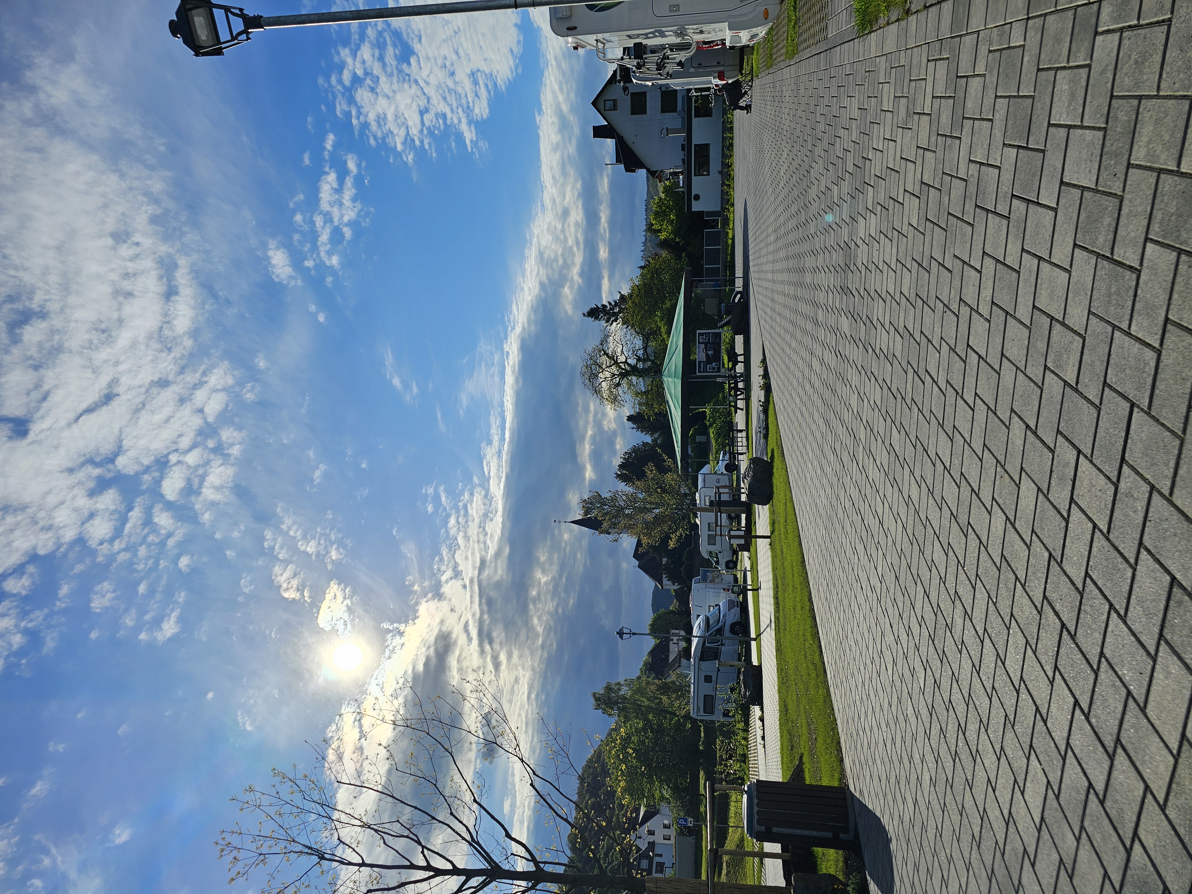 Wohnmobilstellplatz "Rhein ins Leben" in Ostzerspai